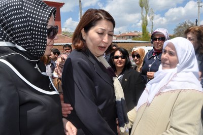 Tülay Selamoğlu, seçim bürosu açılışı yaptı