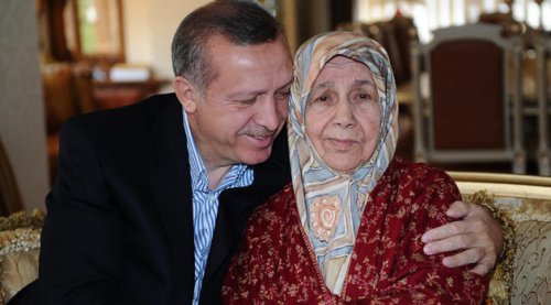 Erdoğan annesi Tenzile Erdoğan'ın anneler gününü kutladı 1