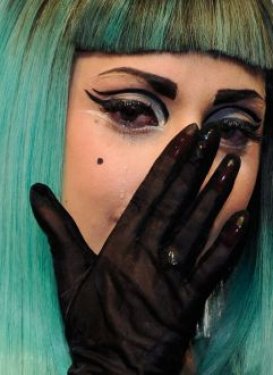 Lady Gaga Japonya için ağladı