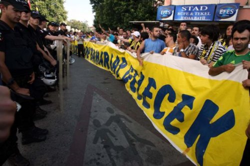Fenerbahçe taraftarından Aziz Başkan'a tam destek 1