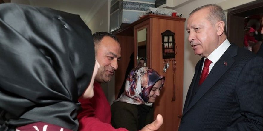 Cumhurbaşkanı Erdoğan'dan Gölbaşı'nda çat kapı ev ziyareti