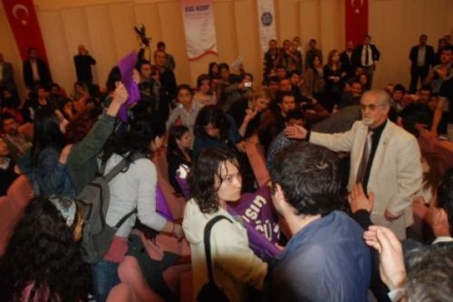 Hıncal Uluç'a protesto 5
