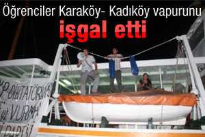 Öğrenciler Karaköy- Kadıköy vapurunu işgal etti - Foto