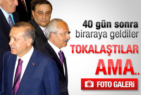 Başbakan ve Kılıçdaroğlu bakmadan tokalaştılar