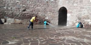 Ankara Kalesi temizleniyor