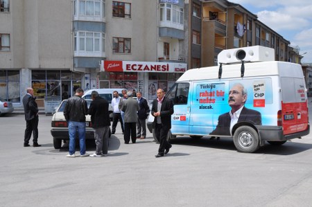 CHP Seçim aracı kaza yaptı