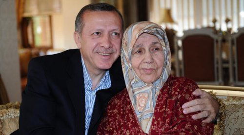 Erdoğan annesi Tenzile Erdoğan'ın anneler gününü kutladı 2