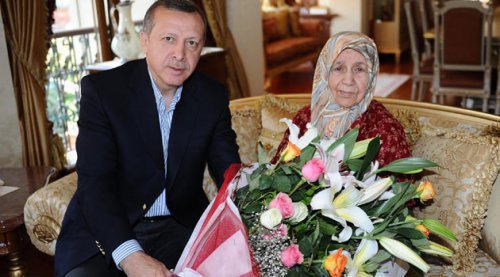 Erdoğan annesi Tenzile Erdoğan'ın anneler gününü kutladı 3