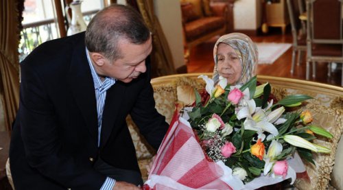 Erdoğan annesi Tenzile Erdoğan'ın anneler gününü kutladı 4