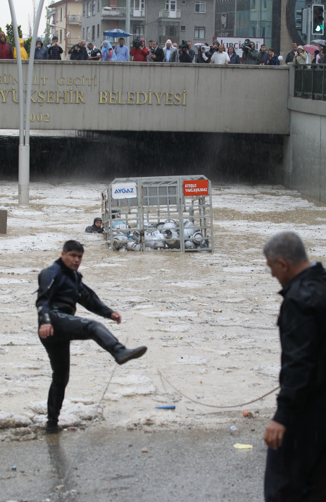 Dolu ve yağmur hayatı felç etti 40