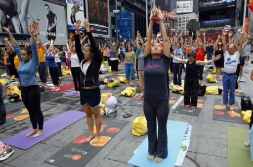 Times Meydanı'nda yoga yaptılar 4