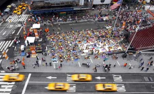 Times Meydanı'nda yoga yaptılar 6