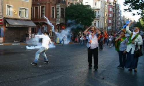 Taksim ve Yüksekova'da Hatip Dicle gerginliği 9