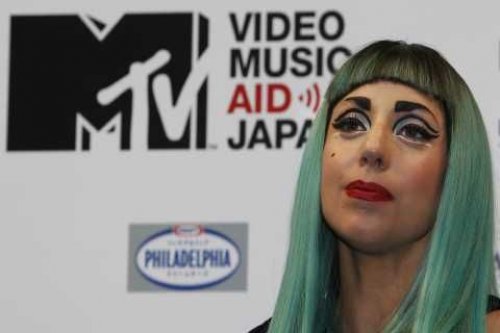 Lady Gaga Japonya için ağladı 10