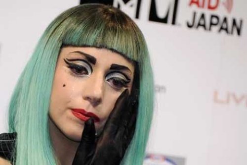 Lady Gaga Japonya için ağladı 2