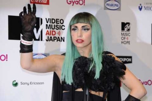 Lady Gaga Japonya için ağladı 6