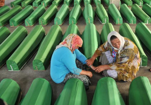 Srebrenitsa soykırımının 16. yılı 4