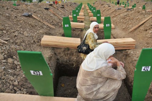 Srebrenitsa soykırımının 16. yılı 7