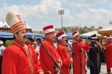 Bahçeli Gölbaşı'nda temel atttı 7