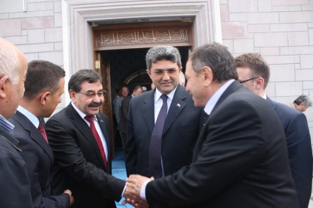 Yunus Emre Camii ibadete açıldı 18