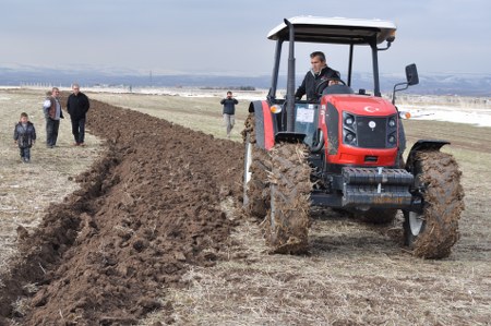 Erkunt traktörleri Gölbaşılı çiftçilerden tam not aldı 12