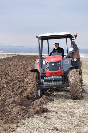 Erkunt traktörleri Gölbaşılı çiftçilerden tam not aldı 21