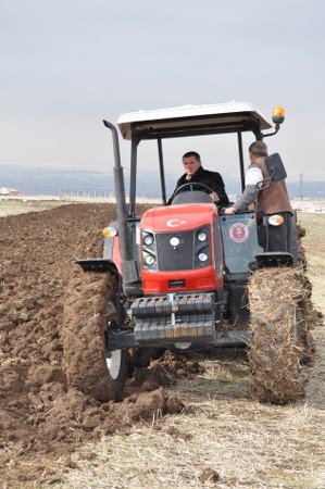 Erkunt traktörleri Gölbaşılı çiftçilerden tam not aldı 22