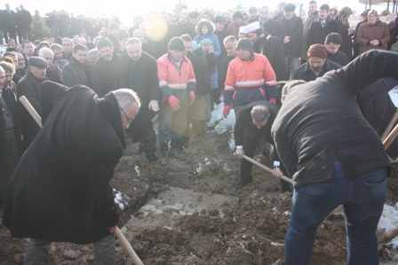 Kardeşini son yolculuğuna uğurladı 21