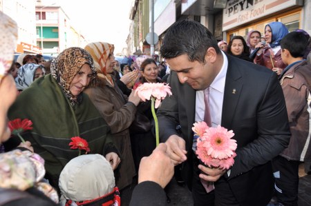 Her kadın bir çiçektir 9