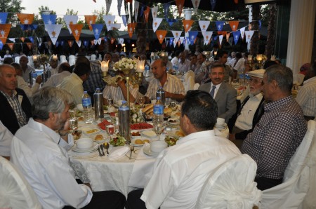 Ak Parti'den muhteşem iftar 23