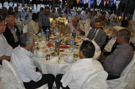 Ak Parti'den muhteşem iftar 24