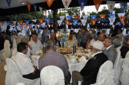 Ak Parti'den muhteşem iftar 25