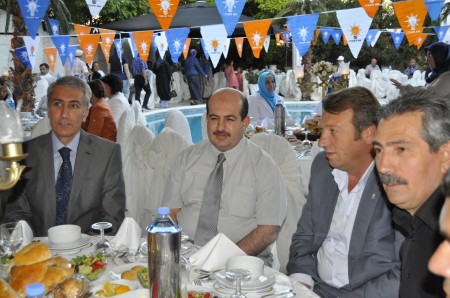 Ak Parti'den muhteşem iftar 9