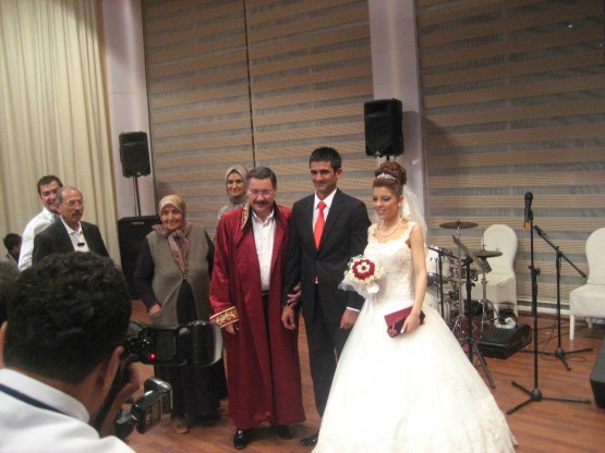 Hacı Okman kardeşini evlendirdi 20