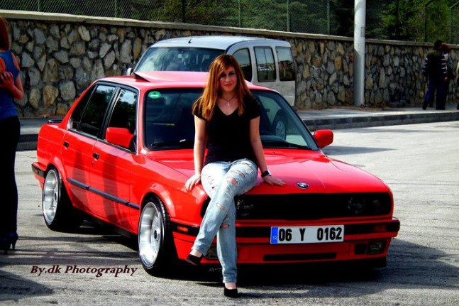 BMW'Cİ ÇILGIN KIZLAR 17