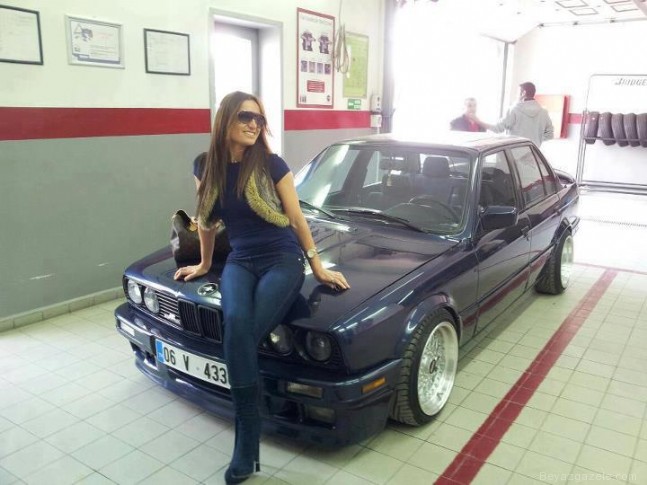 BMW'Cİ ÇILGIN KIZLAR 24