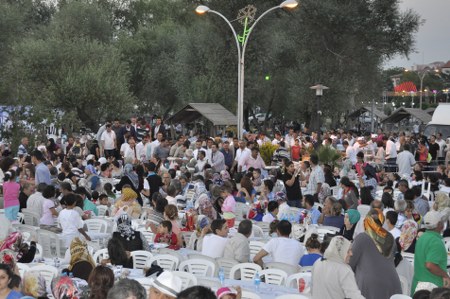 Gökçek, Gölbaşı'nda halk iftarında 19