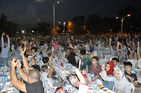 Gökçek, Gölbaşı'nda halk iftarında 40