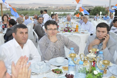 Ak Parti'den partililere iftar 11