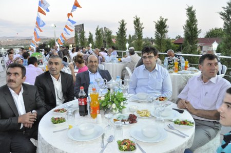 Ak Parti'den partililere iftar 16