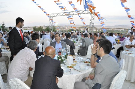 Ak Parti'den partililere iftar 17