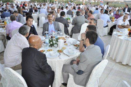 Ak Parti'den partililere iftar 18