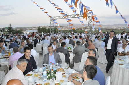 Ak Parti'den partililere iftar 19