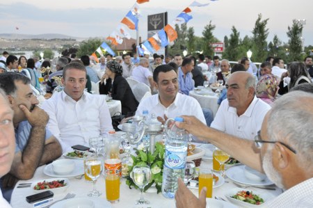 Ak Parti'den partililere iftar 21