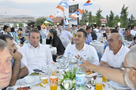 Ak Parti'den partililere iftar 22