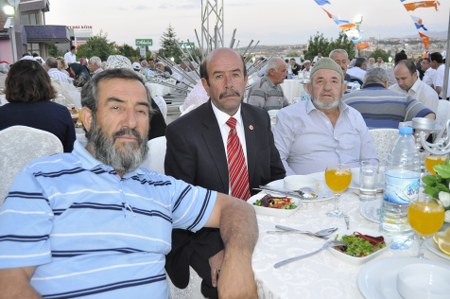 Ak Parti'den partililere iftar 23