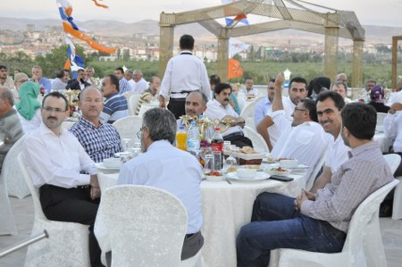 Ak Parti'den partililere iftar 4