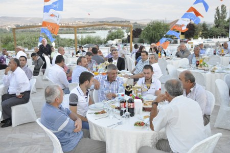 Ak Parti'den partililere iftar 5