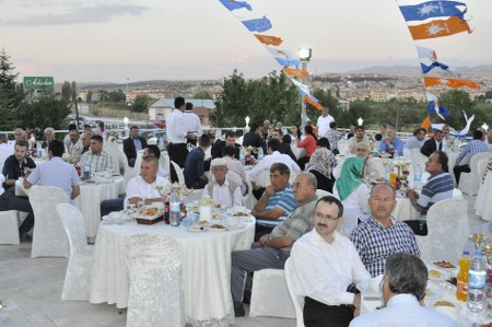 Ak Parti'den partililere iftar 7