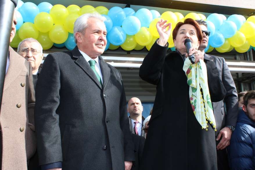 Hacı Karagöz'den miting gibi SKM açılışı 100